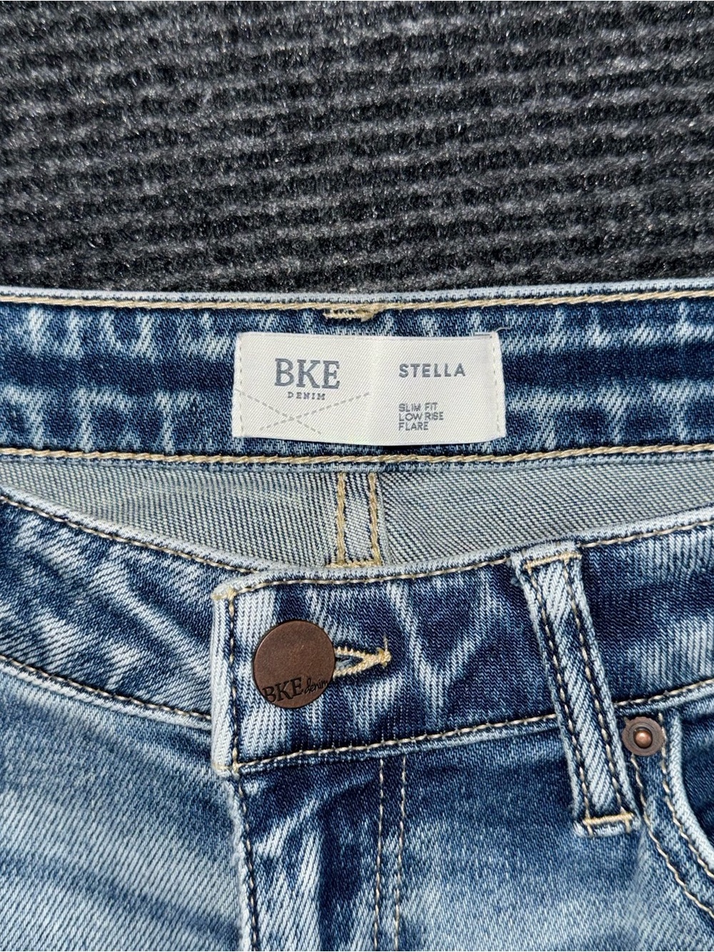 Buckle BKE Stella NWOT Slim Fit Low Rise Flare Stretch Jeans Distressed 29x30 - Picture 8 of 10